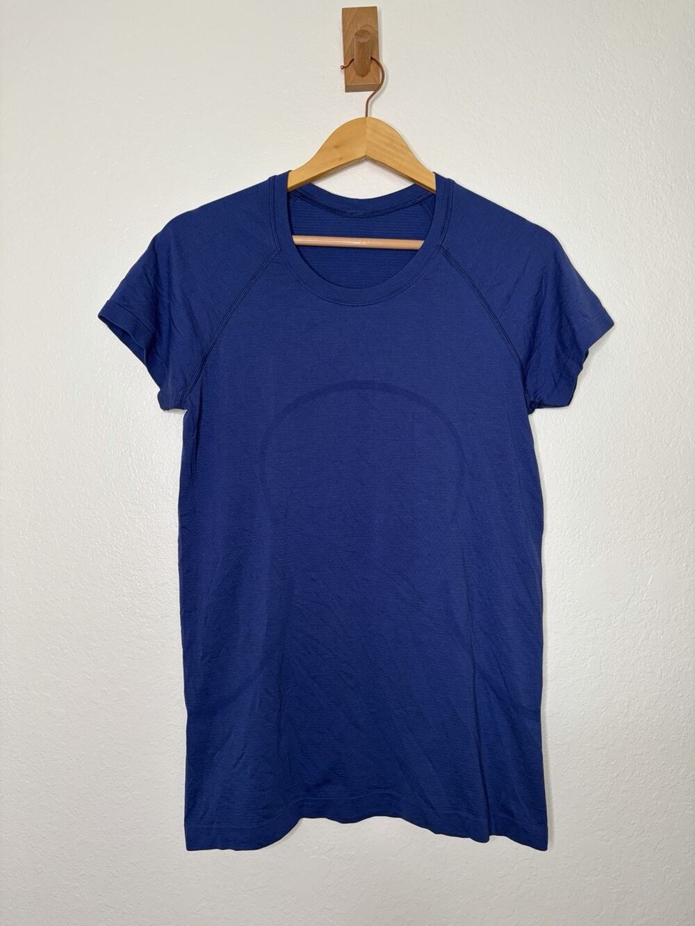 Lululemon Blue Swiftly Tech Short Sleeve Shirt in Larkspur Size 10